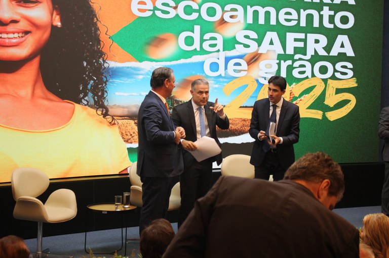 Governo Federal reforça esforços para garantir eficiência no escoamento da safra e impulsionar o agronegócio - Imagem - MAPA